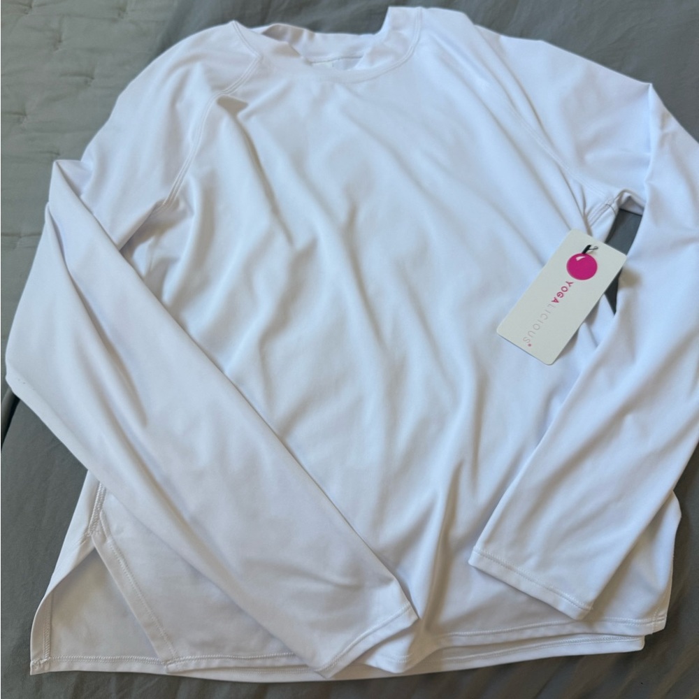 Yogalicious Women’s long sleeve all day solid tech top